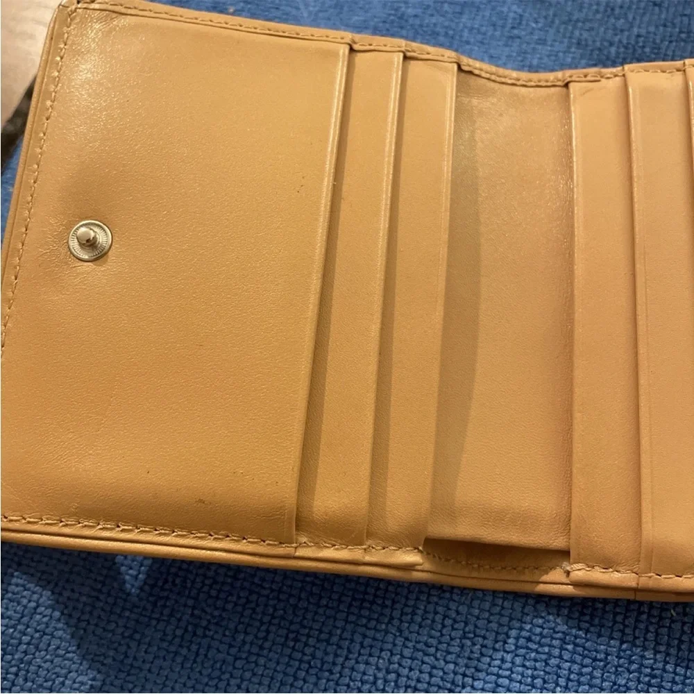 Coach White Leather Wallet Y2K Era Snap Closure 🔥 - Picture 9 of 15